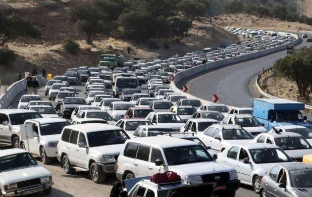 شروع موج بازگشت زائران اربعین ، افزایش 30 برابری ترافیک محورهای آغاز موج بازگشت زائران اربعین ، افزایش 30 برابری ترافیک محورهای کرمانشاه
