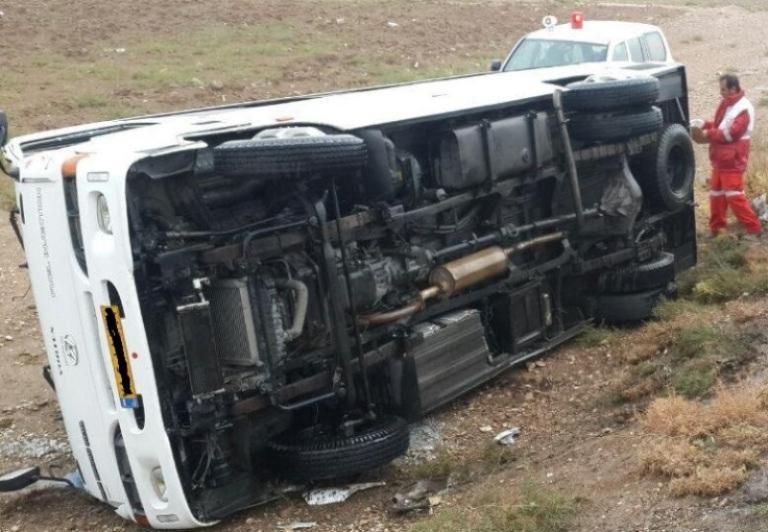 واژگونی اتوبوس یک کشته و 25 مجروح برجای گذاشت
