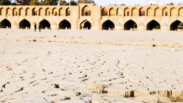 اصفهان در شرایط ویژه؛ زمین زیر پای شهر خالی می گردد