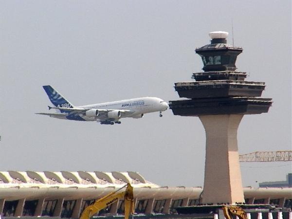 خروج هواپیمای مسافری از باند در فرودگاه مهرآباد